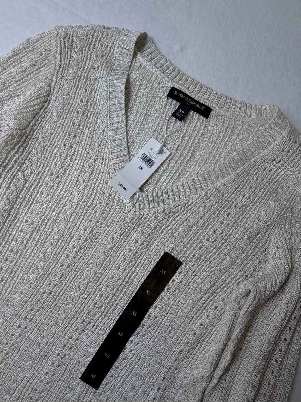 Banana Republic woman’s Off-White V-Neck Textured Knit Sweater